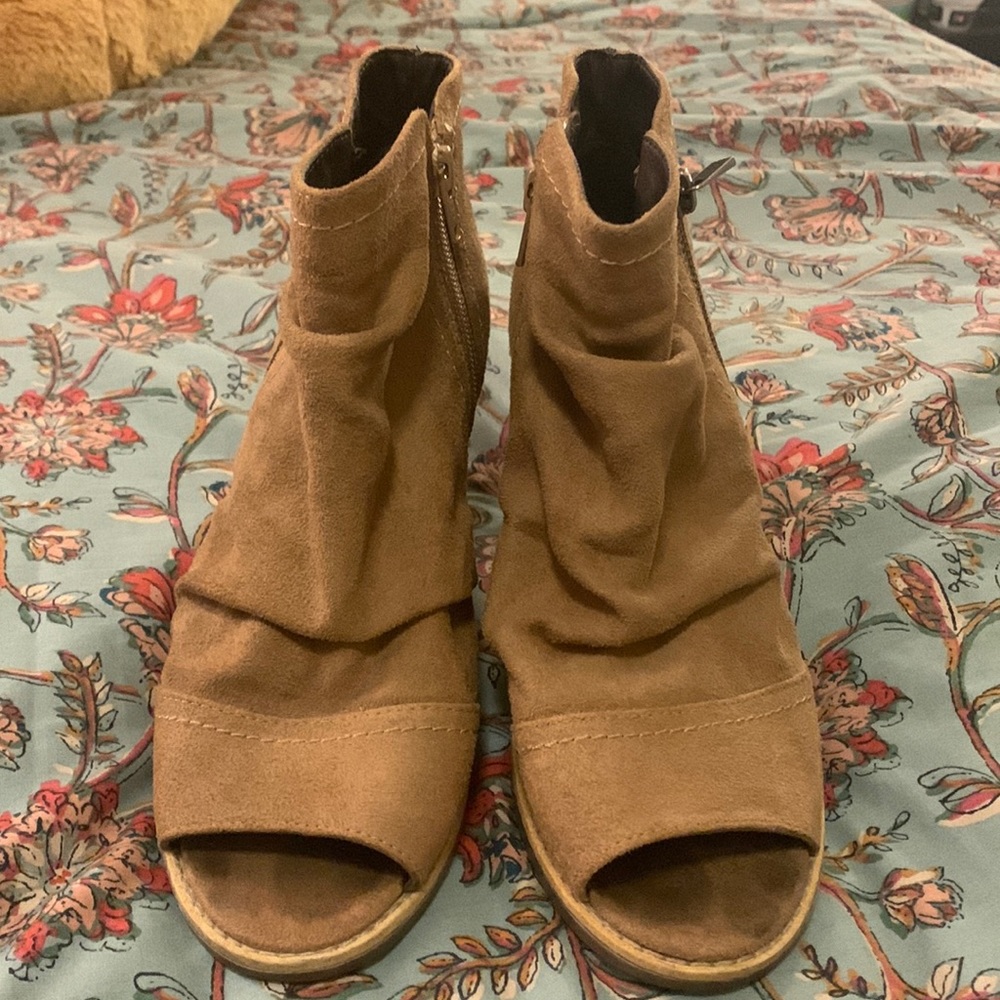 White mountain peep toe zip up booties 6.5 pre worn